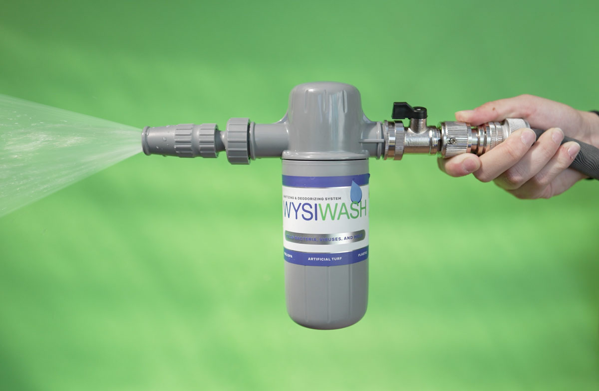 Wysiwash hose-end sanitizing system spraying